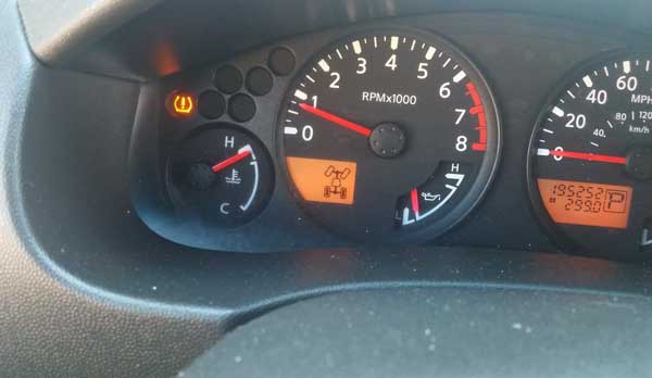 Can low oil cause overheating while idling