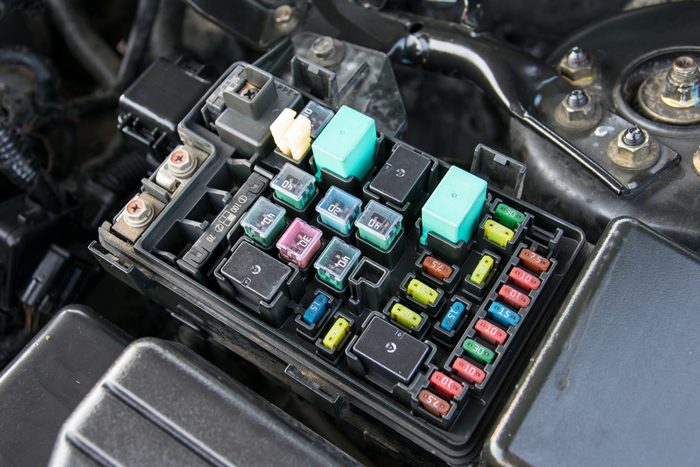 How Fuses Cause Battery Light to Come On